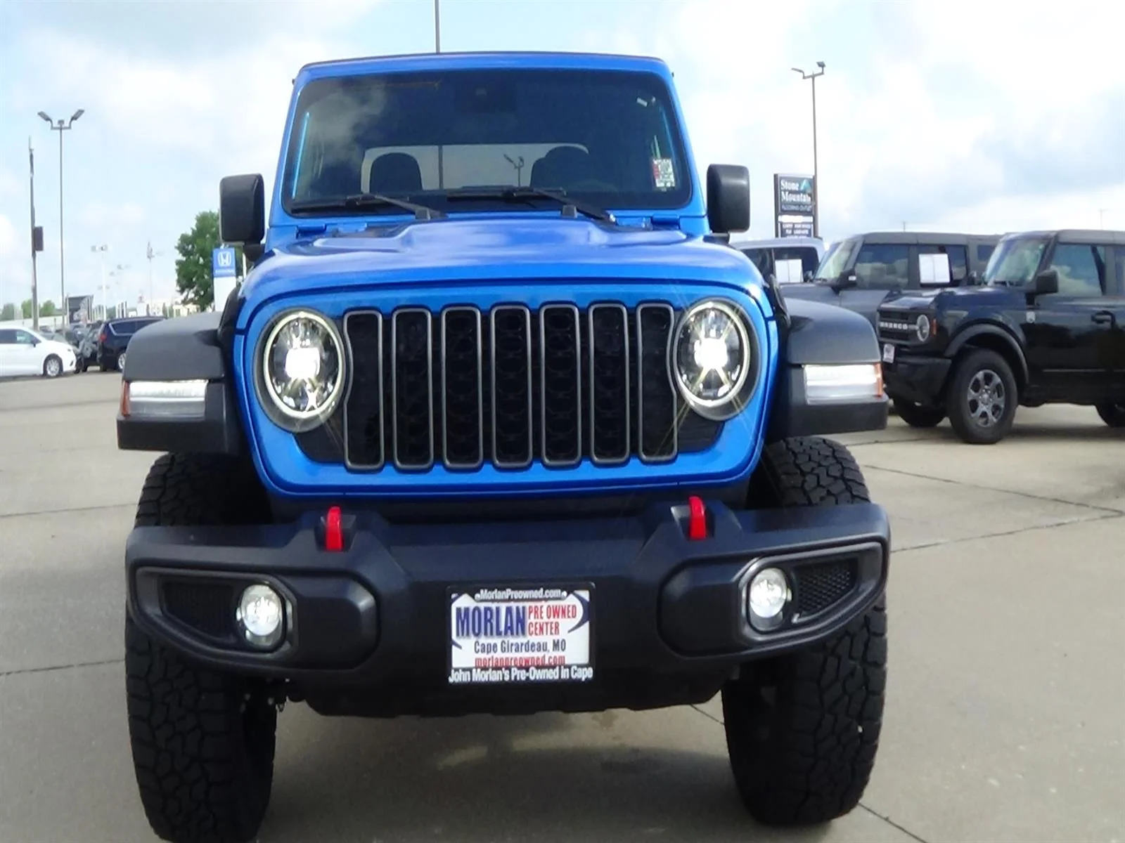 Used 2024 Hydro Blue Pearl Coat (pbj) Jeep Rubicon image 3
