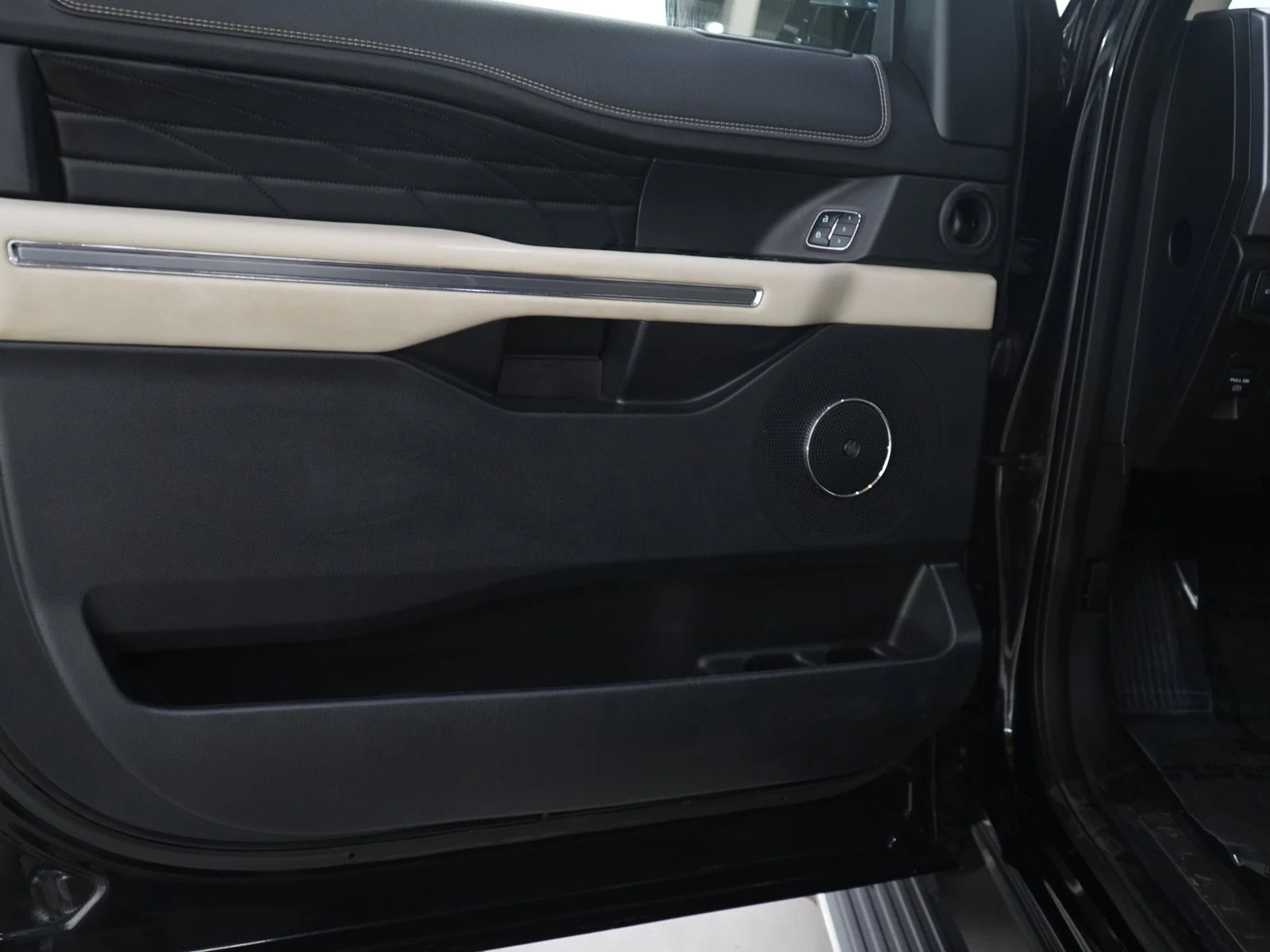 Used 2018 Shadow Black Ford Platinum image 20