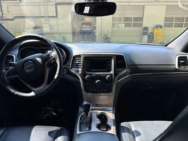 Used 2017 Diamond Black Crystal Pearlcoat Jeep Limited image 11