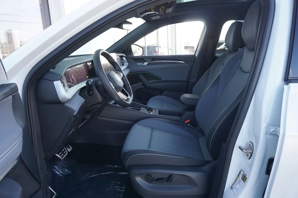 New 2026 White/off-white Volkswagen 2.0T SE R-Line Black image 10