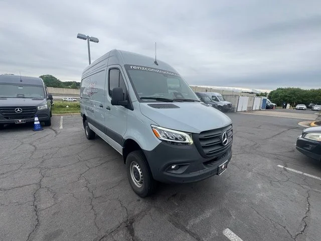 2025 Mercedes-Benz Sprinter 2500 144 WB HO Standard Roof 4x4's photo