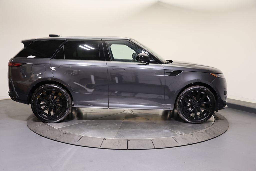 New 2026 Carpathian Grey Land Rover Dynamic SE image 6
