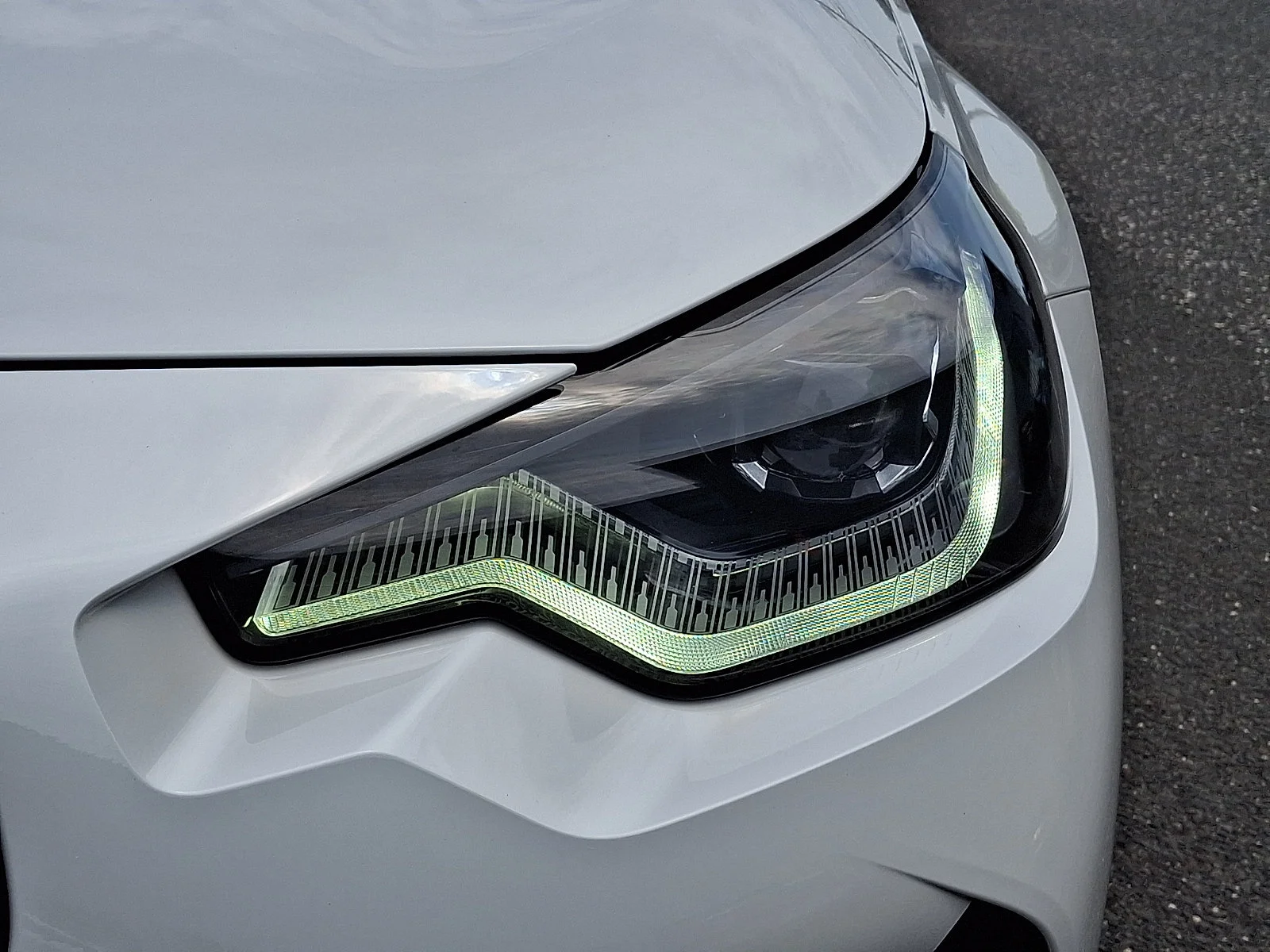 Used 2025 Mineral White Metallic BMW M240i xDrive image 9
