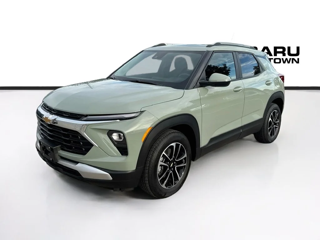 Used 2026 Green Chevrolet LT image 3