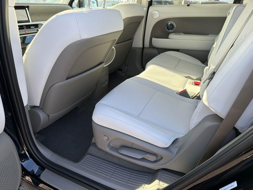 New 2026 Black Hyundai SEL Premium FWD image 21