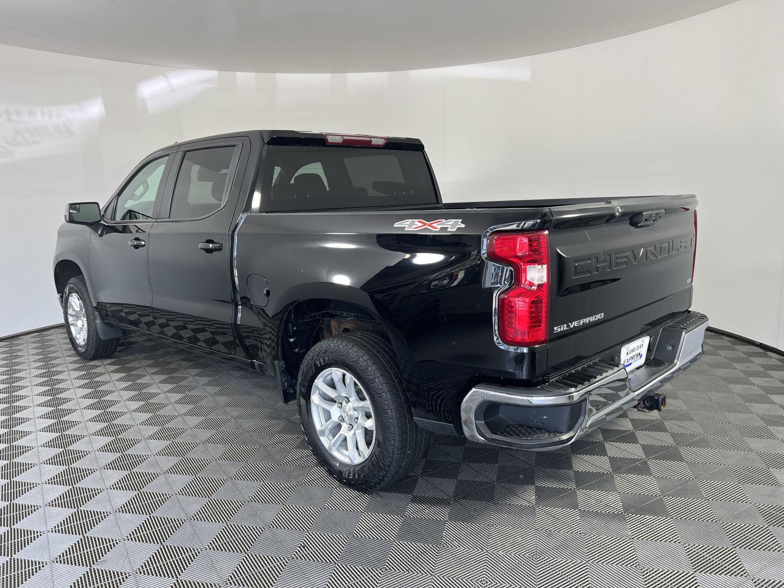 Used 2023 Black Chevrolet LT image 27