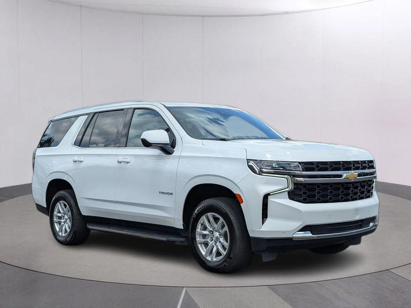 Used 2023 Summit White Chevrolet LS image 9