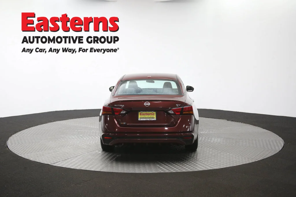 Used 2024 Red Nissan 2.5 SV image 39