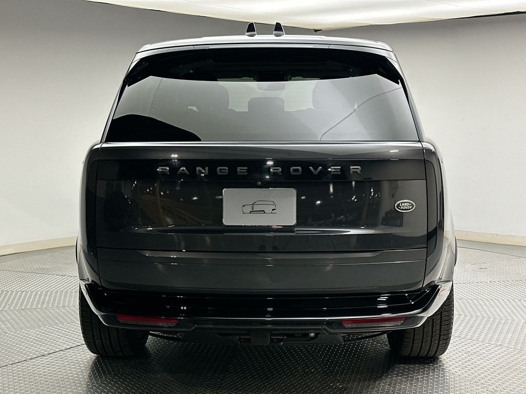 Used 2023  Land Rover SE image 12