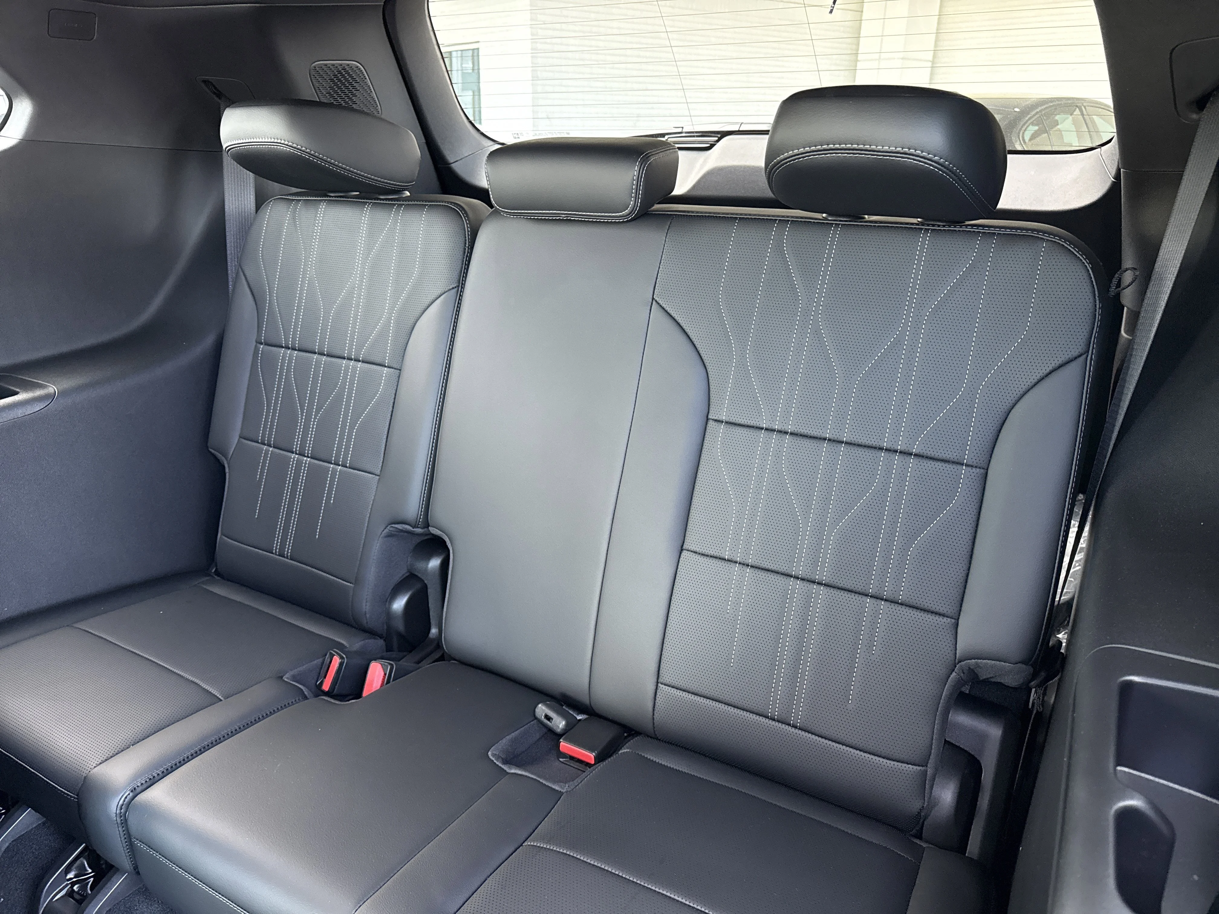New 2026 Ebony Twilight Metallic Buick Avenir AWD image 7
