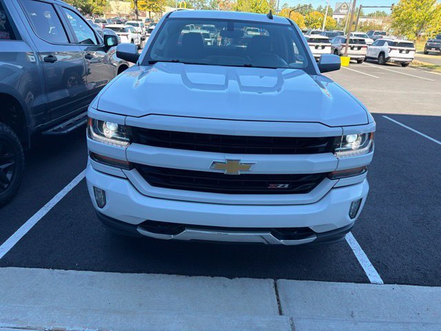 Used 2017 SUMMIT WHITE Chevrolet LT image 3