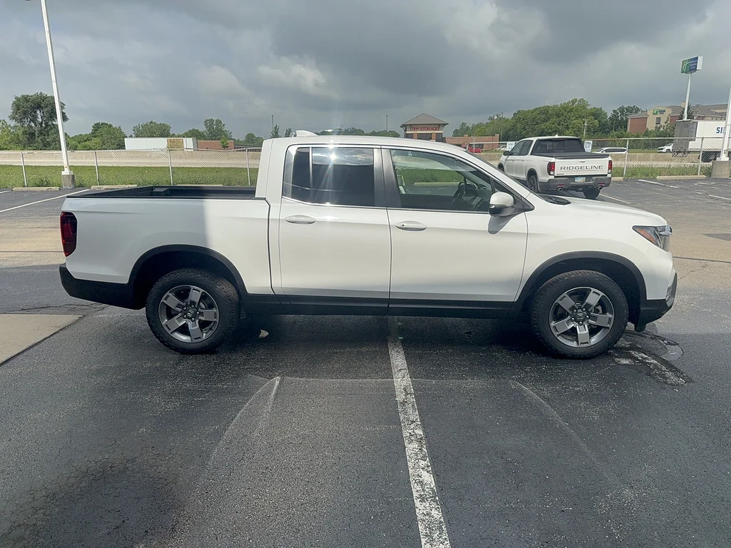 New 2026 Platinum White Pearl Honda RTL image 4