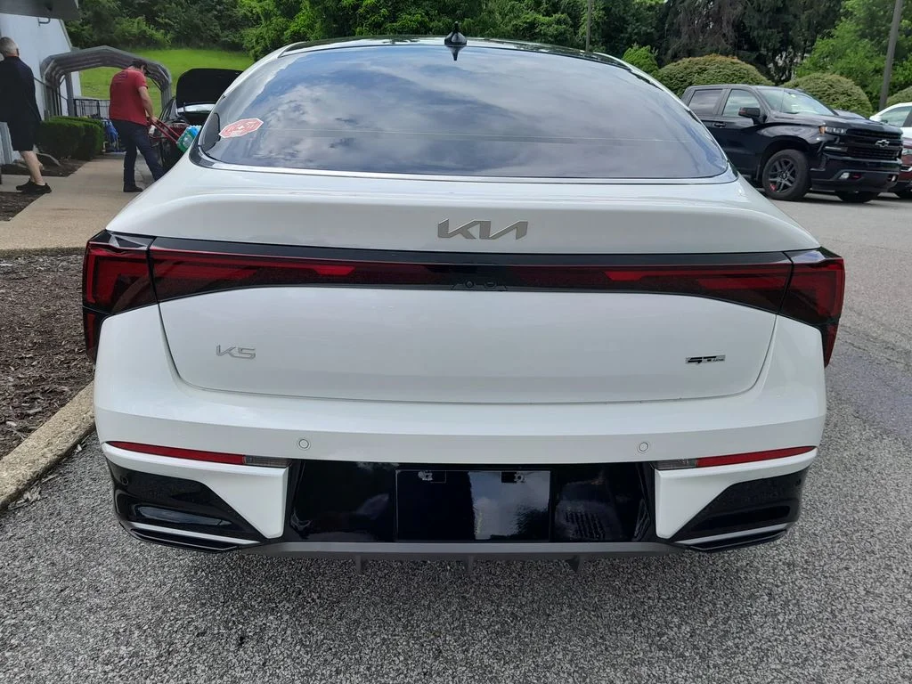 Used 2025 White Kia GT-Line image 6