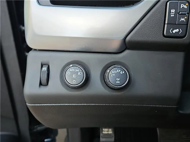 Used 2019 Shadow Gray Met Chevrolet LT 4x4 image 16