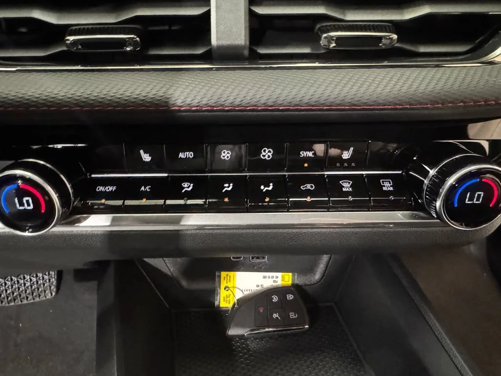 2027 Chevrolet Equinox RS - Photo 13