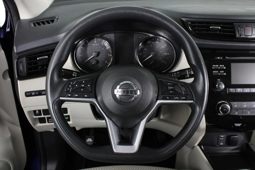 Used 2017 Blue Nissan S image 22