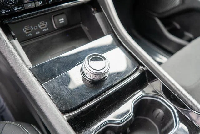Used 2023 White Jeep Laredo image 28