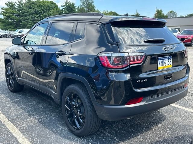 Used 2025 Diamond Black Jeep Latitude image 4