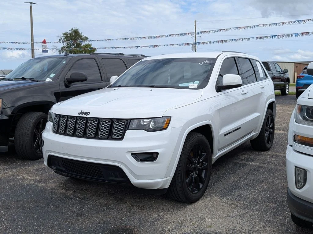 Used 2021 White Jeep Laredo X image 1