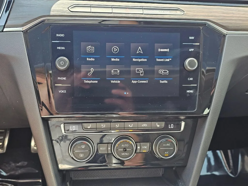 Used 2019  Volkswagen SEL image 29