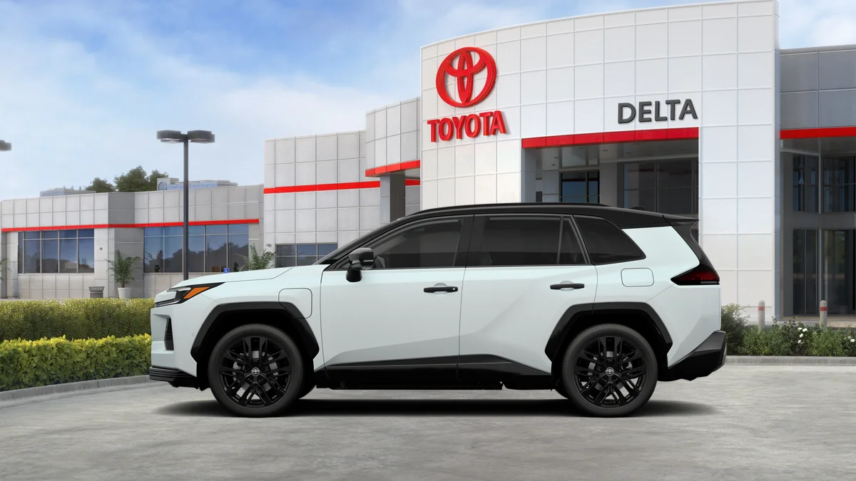 New 2026 Wind Chill Pearl with Midnight Black Metallic roof Toyota XSE image 29