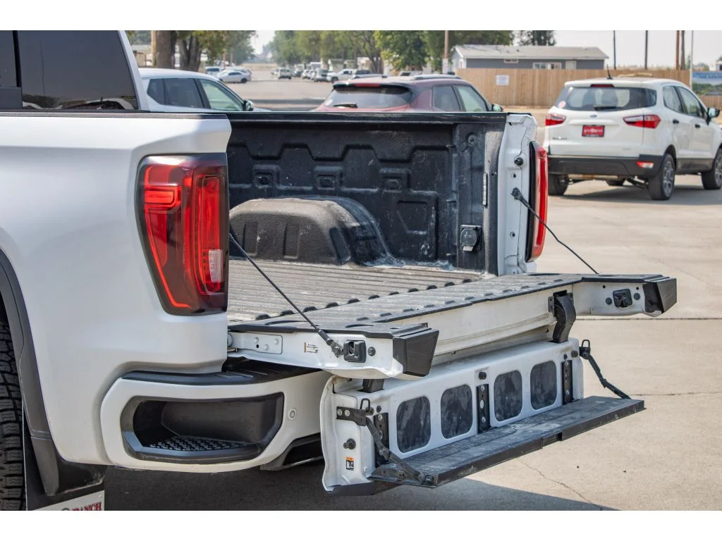 Used 2021 White Frost Tricoat GMC Denali image 14