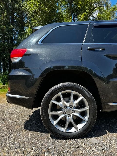 Used 2016 Brilliant Black Crystal Pearlcoat Jeep Summit image 33