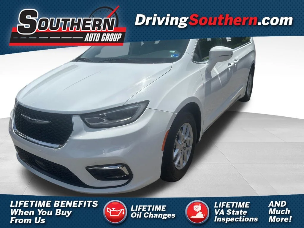 Used 2022 White Chrysler Touring L image 1