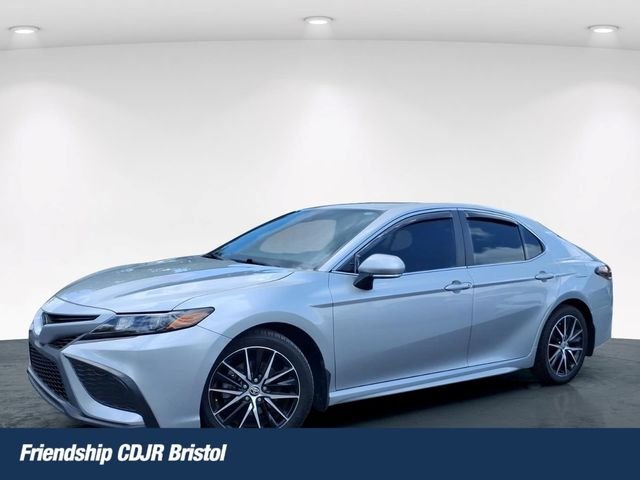 Used 2022 Silver Toyota SE image 1