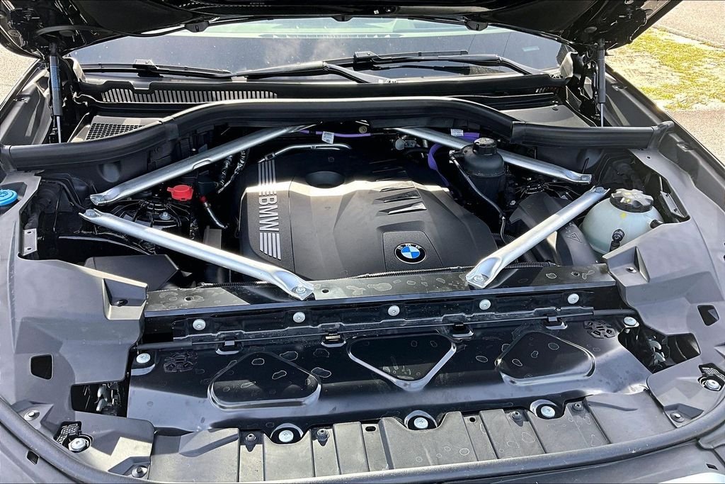 Used 2025 Black BMW xDrive40i image 30