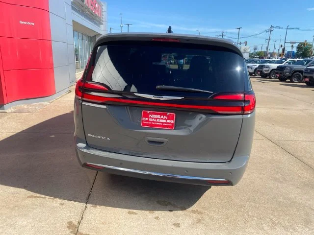 Used 2024 Silver Mist Clearcoat Chrysler Touring L image 6