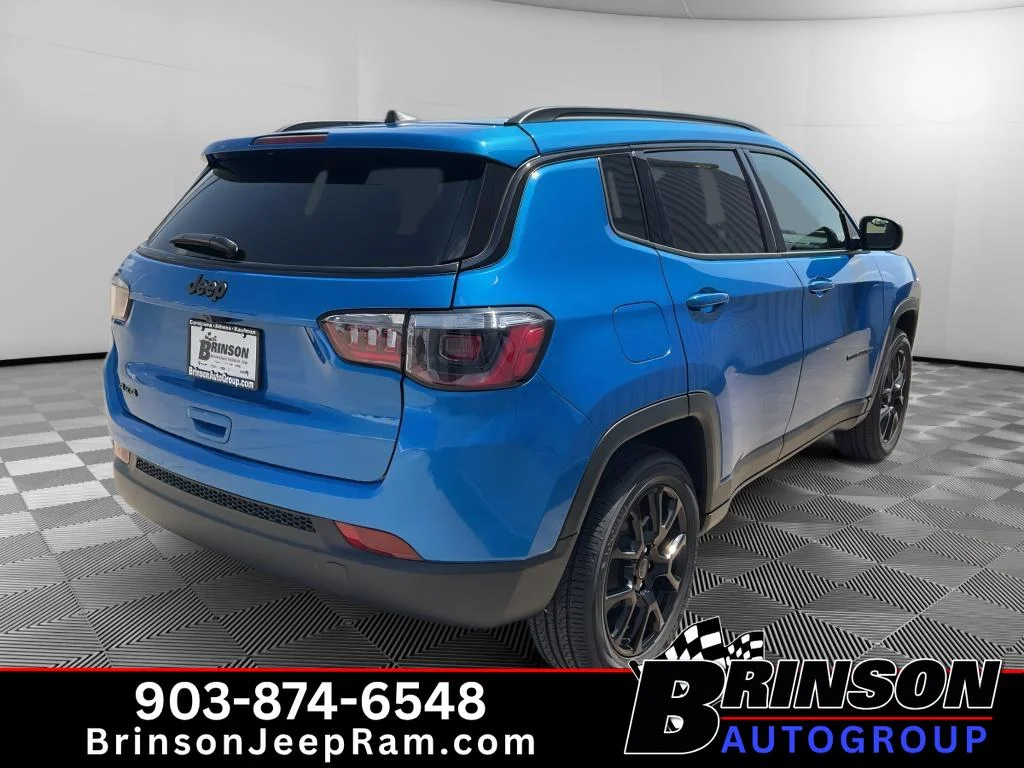 New 2026 Hydro Blue Pearlcoat Jeep Latitude Altitude image 5