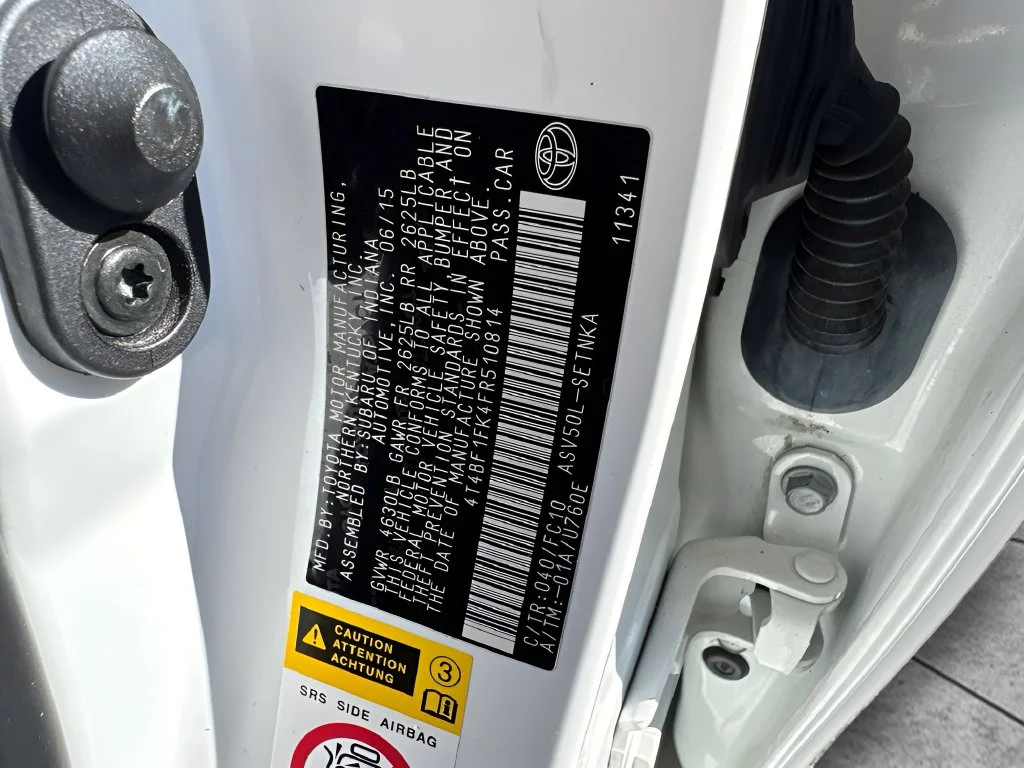 Used 2015 White Toyota LE image 30
