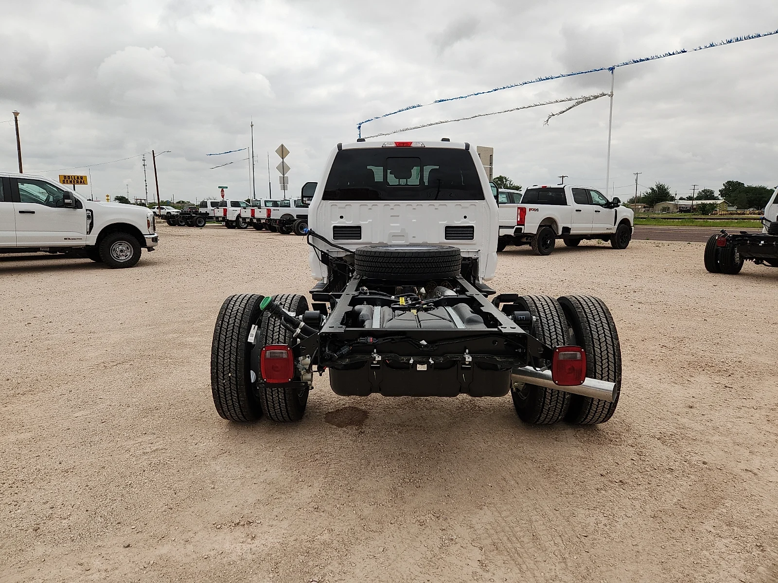 New 2026 Oxford White Ford XL image 6