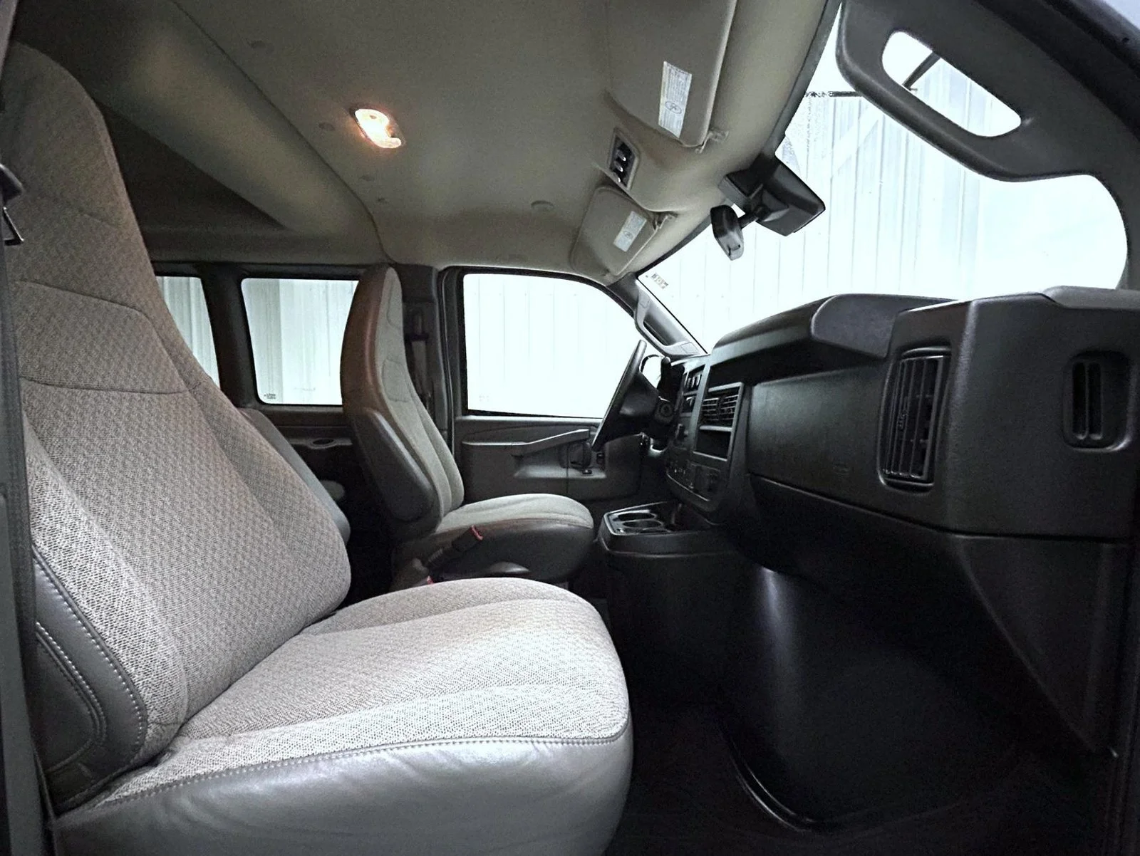 Used 2025 White Chevrolet LT image 15