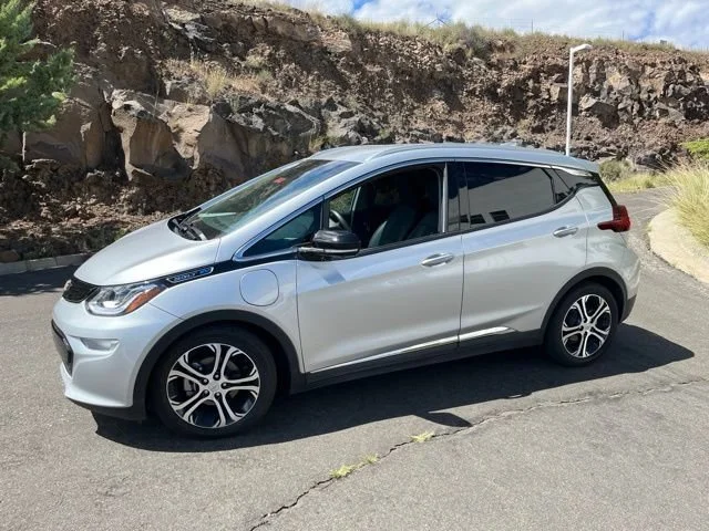 Used 2021 Silver Ice Metallic Chevrolet Premier image 2