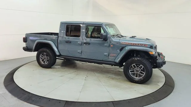 Used 2025 Gray Jeep Mojave image 13