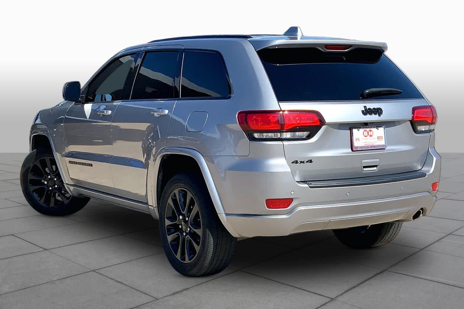 Used 2020 Billet Silver Metallic Clearcoat Jeep Altitude image 11