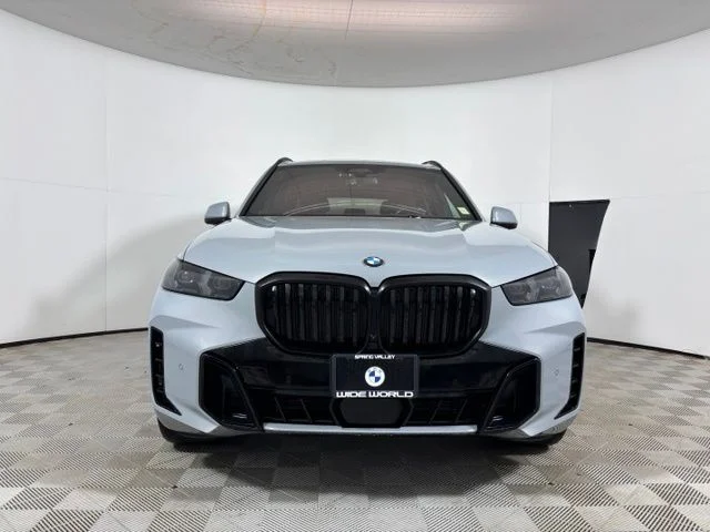 Used 2024 Brooklyn Grey Metallic BMW xDrive40i image 2