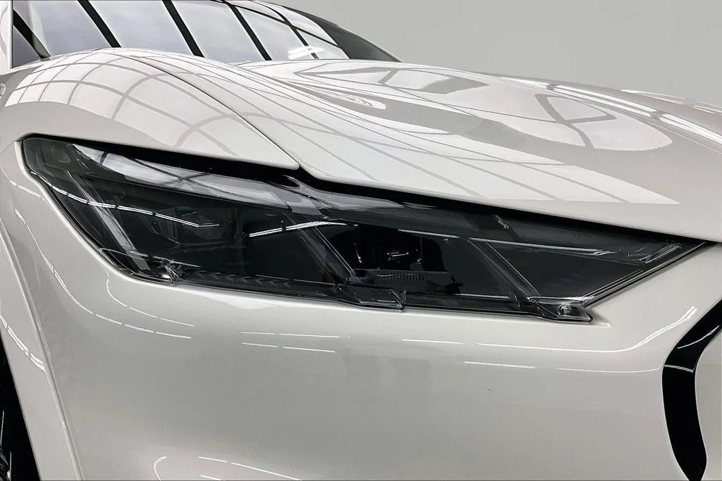 Used 2025 White Metallic Ford Premium image 29