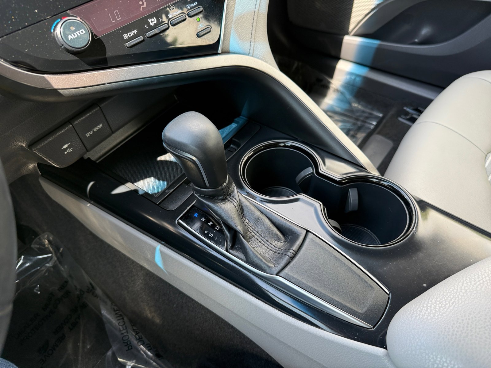 Used 2018 Celestial Silver Metallic Toyota SE image 13