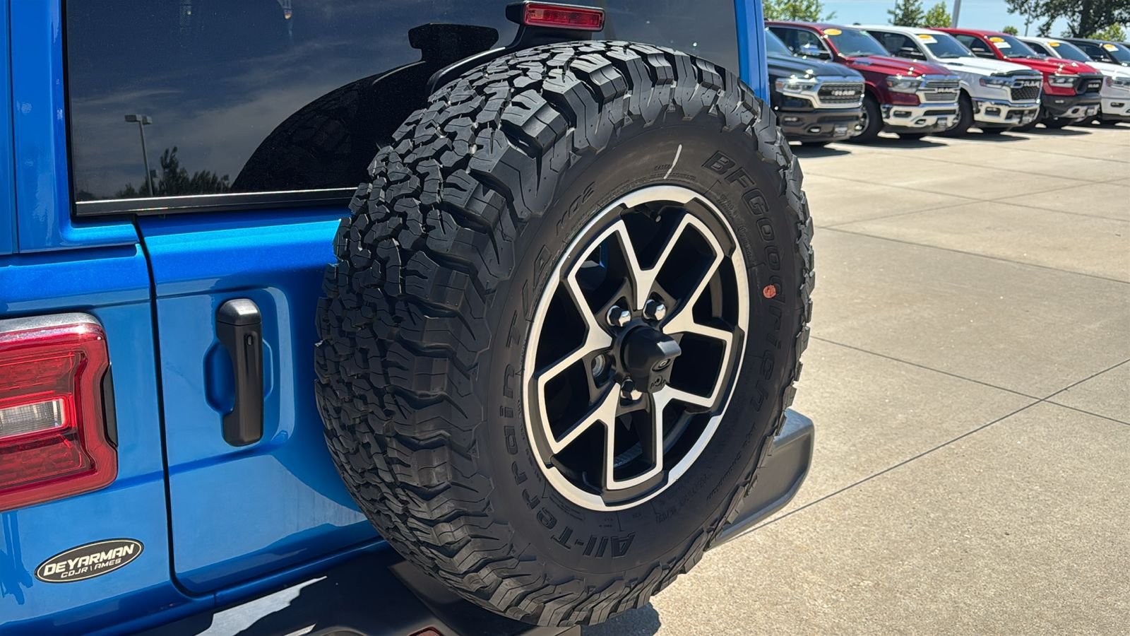 Used 2025 Blue Jeep Rubicon image 12