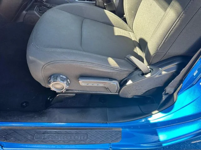 Used 2020 Blue Jeep Sport image 25