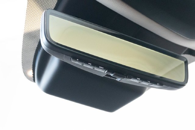 Used 2025 White Kia SX Prestige image 32