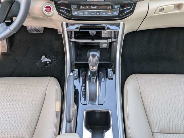 Used 2017 White Honda EX-L image 18