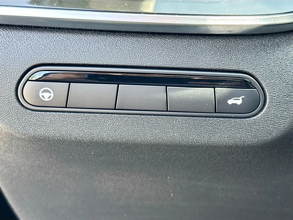 Used 2027 Black INFINITI LUXE image 11