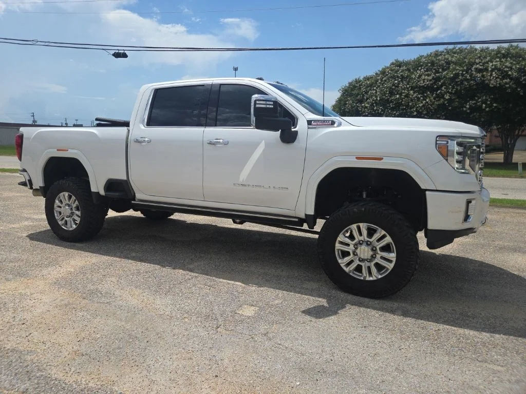 Used 2022 White GMC Denali image 13