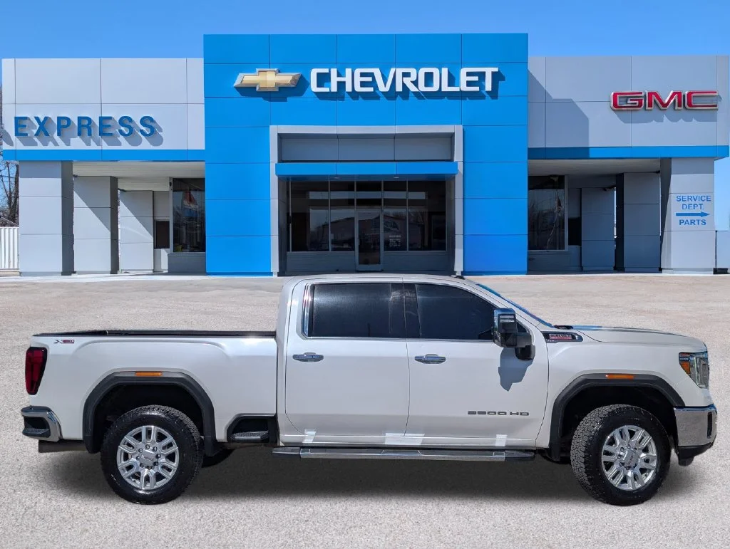 Used 2023 White GMC SLT image 2