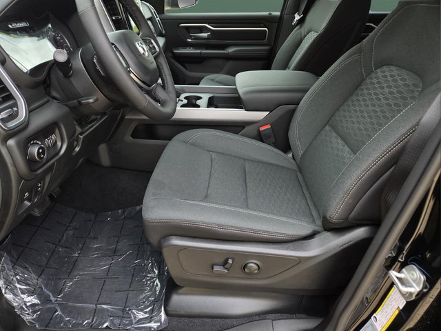 New 2026 Diamond Black Crystal Pearl-Coat Exterior Paint RAM Big Horn/Lone Star image 13