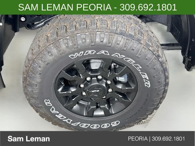 New 2027 Ceramic Gray Clearcoat RAM Power Wagon image 29